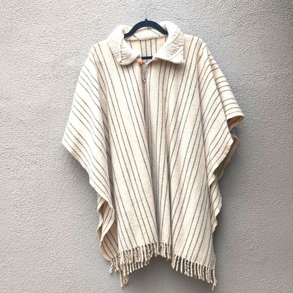 VINTAGE PONCHO WOOL CREAM GRAY STRIPED HORSE BLANKET FRINGED  RelaxWarm ONE SIZE - Picture 1 of 10
